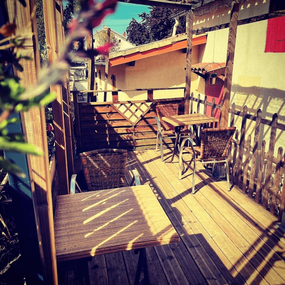 Aux Confidences — terrasse